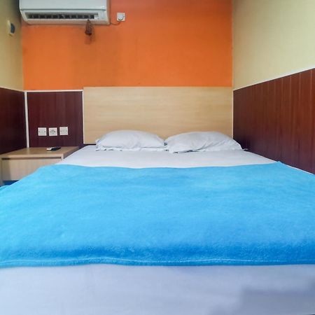 Hotel Container Inn Mitra Reddoorz Gadok Eksteriør billede